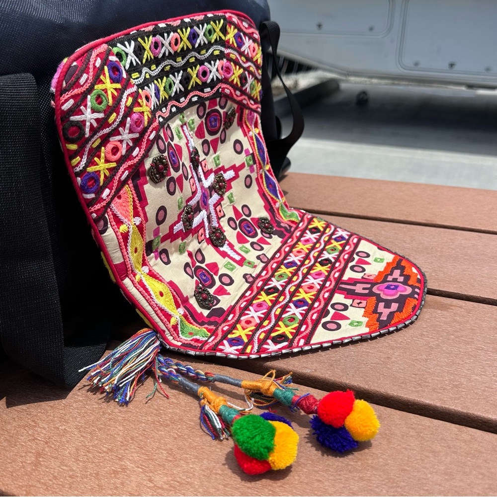 Embroidered Tribal Pattern Fold-Over Clutch - Multicolor - Picture 4 of 12